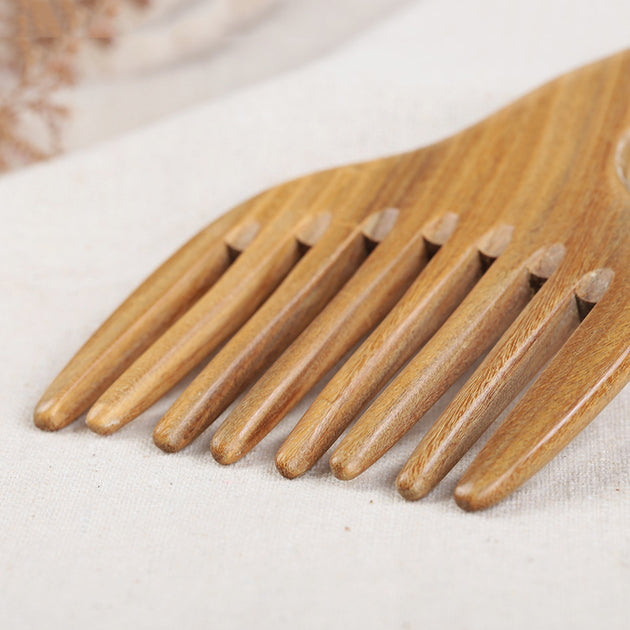 Wood comb 0 null